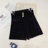 Μοντέρνα χειμωνιάτικα γυναικεία σορτς από βελούδο σε μαύρο χρώμα