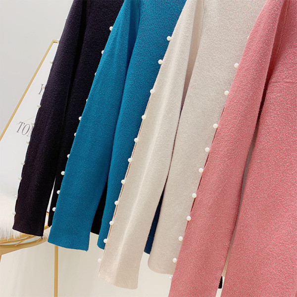 Μοντέρνο γυναικείο πουλόβερ με πέρλες και κολάρο 