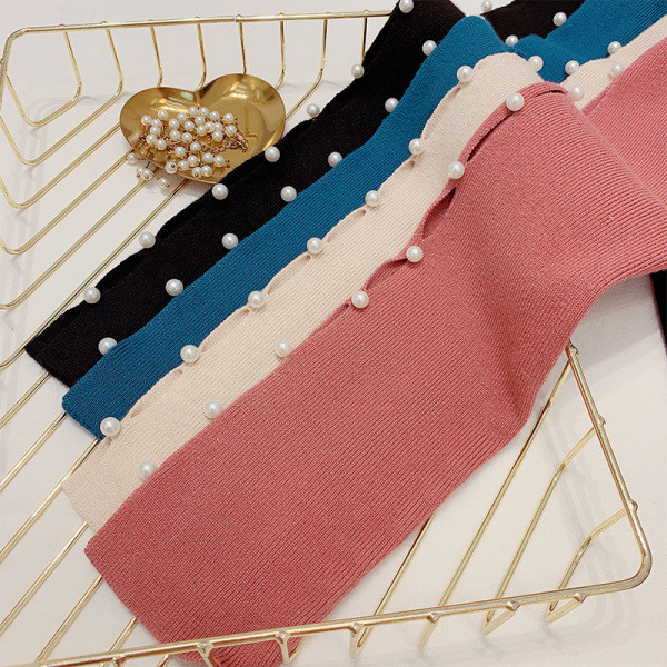 Μοντέρνο γυναικείο πουλόβερ με πέρλες και κολάρο 