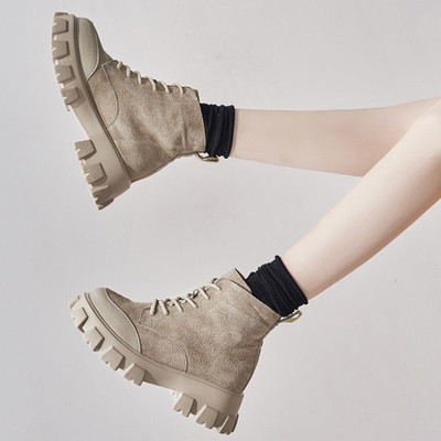 Őszi-téli női csizma vastag és durva talppal, fekete és bézs színben