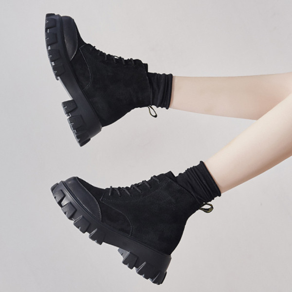 Őszi-téli női csizma vastag és durva talppal, fekete és bézs színben