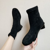 Stílusos női csizma eco velúrból vastag sarokkal, fekete színben