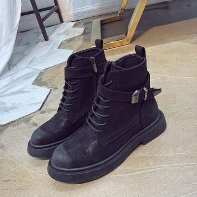 Modern női csizma lapos talppal, fekete színben