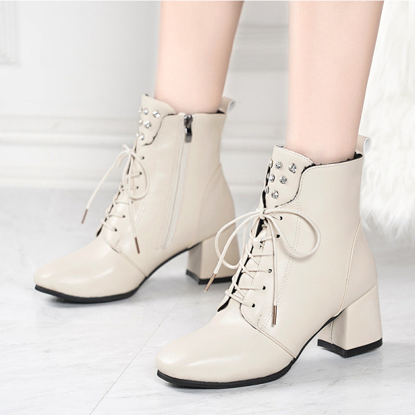 Női bőrcsizma vastag sarkú, fűzős fekete és bézs színben