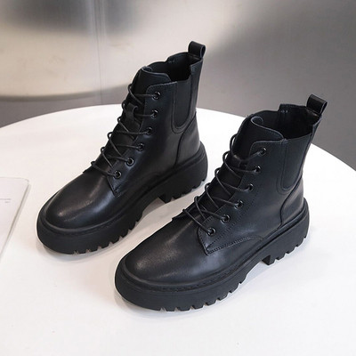 Bőr női csizma magas talppal, télre is alkalmas