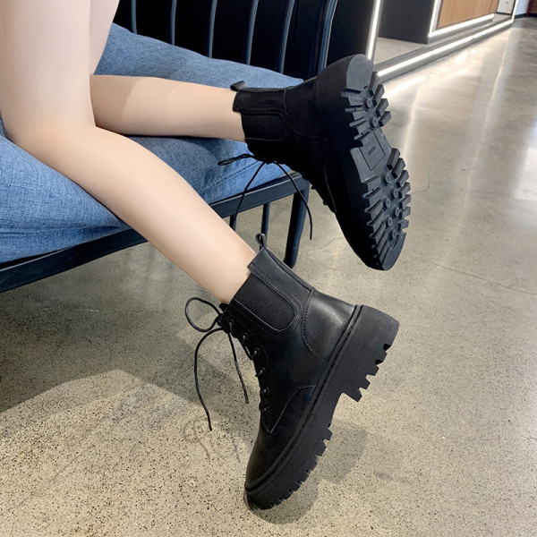 Bőr női csizma magas talppal, télre is alkalmas