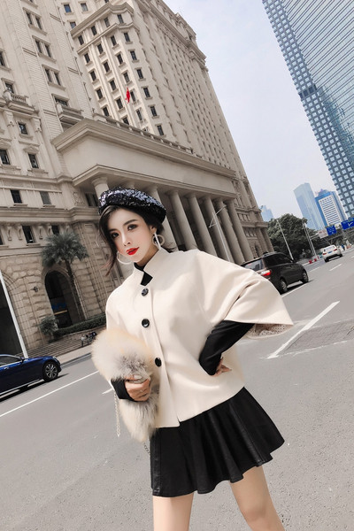 Σύντομο παλτό άνοιξης-φθινοπώρου με κουμπιά και μανίκι 7/8