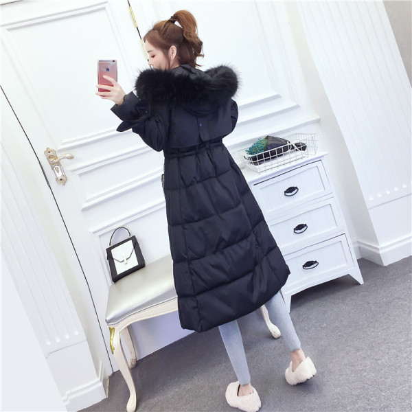 Hosszú téli kabát cipzárral és kapucnival