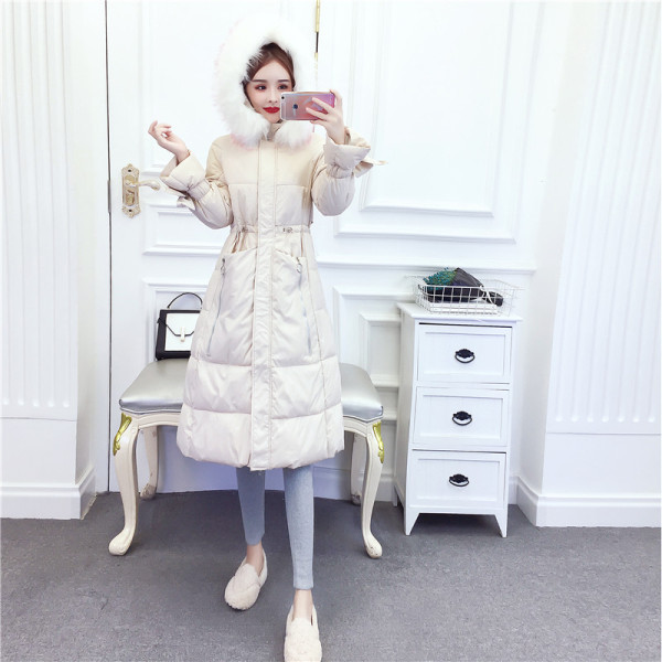 Hosszú téli kabát cipzárral és kapucnival