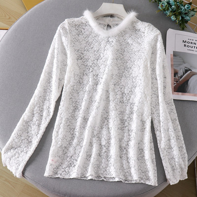 Modern női blúz csipkével és pehelyszínnel, fehér és fekete színben