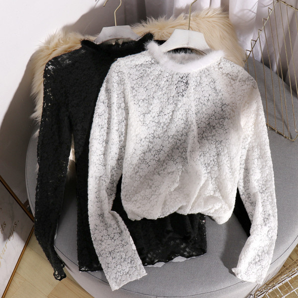 Modern női blúz csipkével és pehelyszínnel, fehér és fekete színben