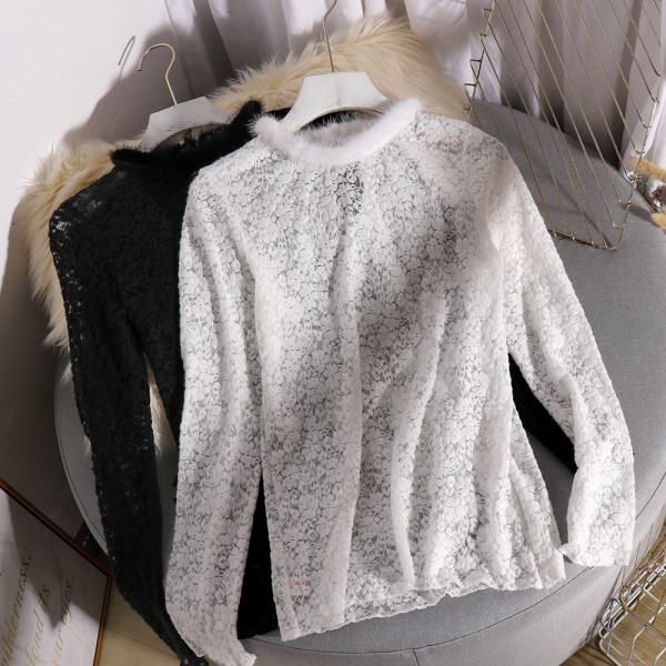 Modern női blúz csipkével és pehelyszínnel, fehér és fekete színben