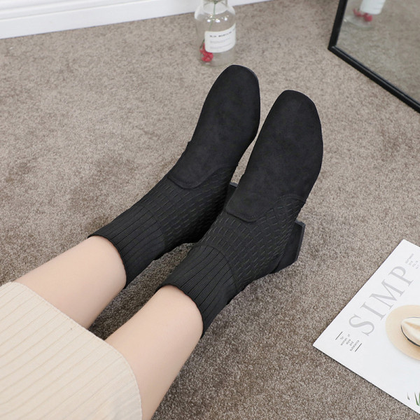 Stílusos női csizma eco velúrból, vastag sarkú fekete és barna színben