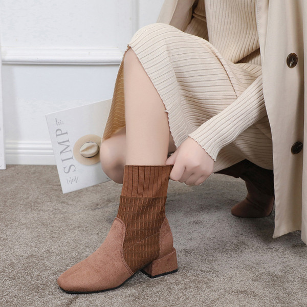 Stílusos női csizma eco velúrból, vastag sarkú fekete és barna színben