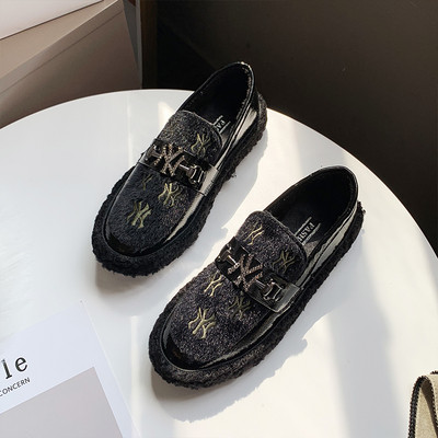 Női pehelycipő színes hímzéssel több színben