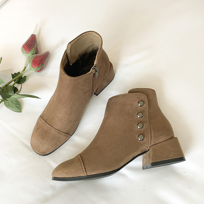 Κομψές γυναικείες μπότες σε οικολογικό σουέτ με τρουξ σε μαύρο και καφέ χρώμα