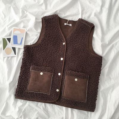 Γυναικείο γλέκο με τσέπες και V-neck σε καφέ χρώμα