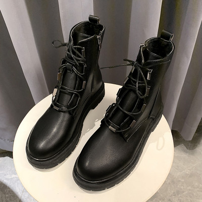 Γυναικείες μπότες με κορδόνια σε μαύρο χρώμα