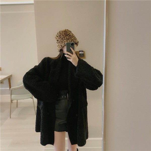 Hosszú és széles pehelykabát fekete és barna színben, gombokkal