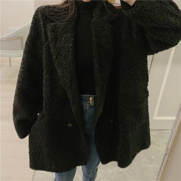 Hosszú és széles pehelykabát fekete és barna színben, gombokkal