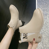 Fém elemes női csizma fekete és bézs színben