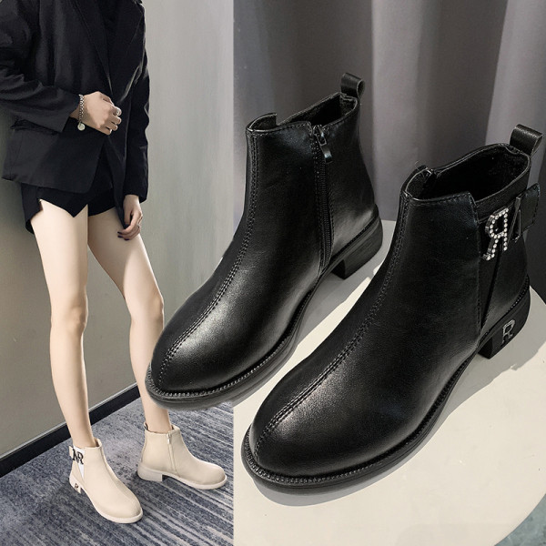 Fém elemes női csizma fekete és bézs színben