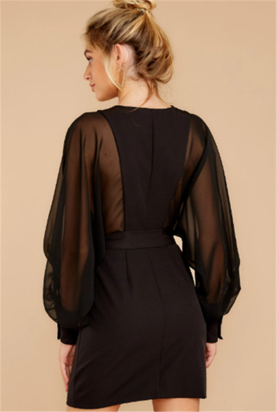 Elegáns női rövid ruha övvel és gombokkal fekete színben