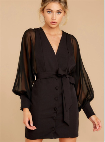 Elegáns női rövid ruha övvel és gombokkal fekete színben