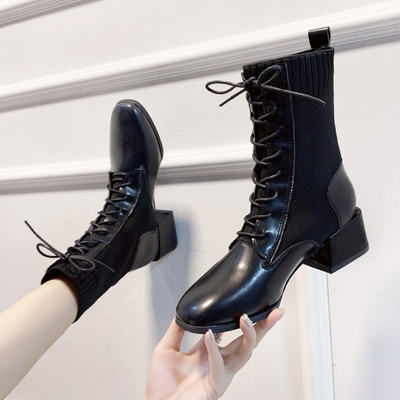 Modern női csizma fűzős fekete színben