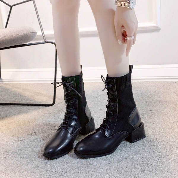 Modern női csizma fűzős fekete színben