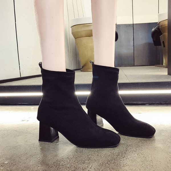 Stílusos női csizma színes vastag sarokkal, három színben