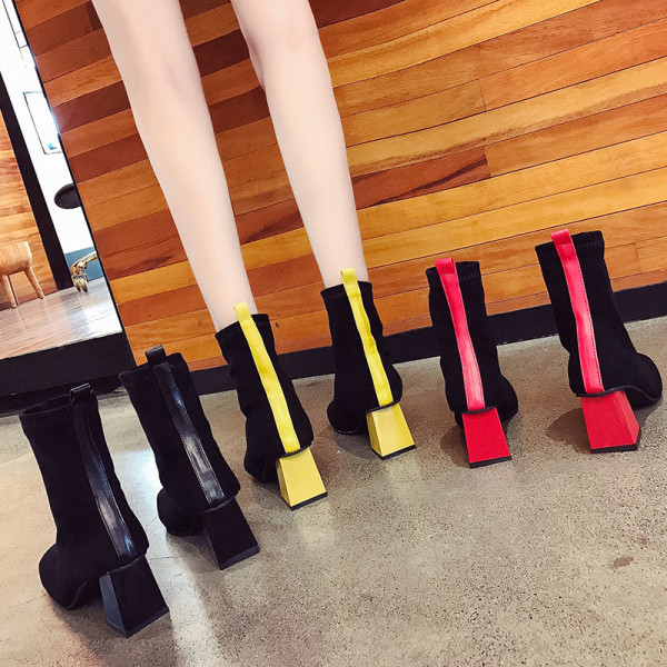 Stílusos női csizma színes vastag sarokkal, három színben