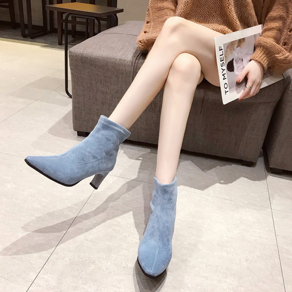 Hegyes modell elegáns női csizma három színben