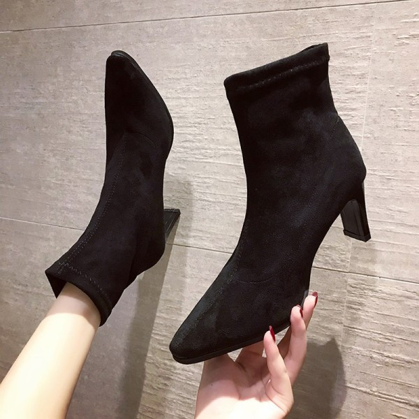 Hegyes modell elegáns női csizma három színben