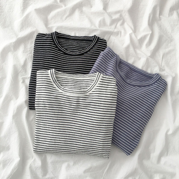 Csíkos női blúz három színben, ovális nyakkivágással