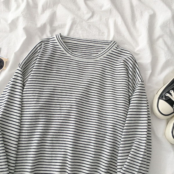 Csíkos női blúz három színben, ovális nyakkivágással