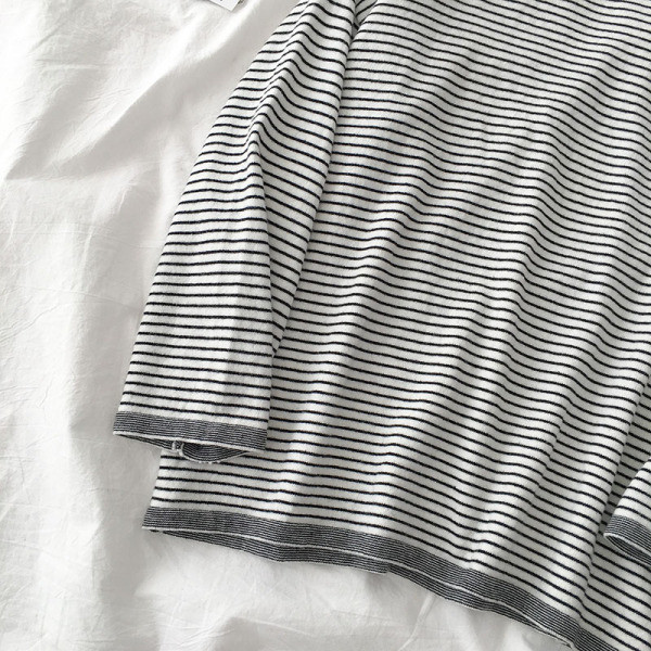 Csíkos női blúz három színben, ovális nyakkivágással