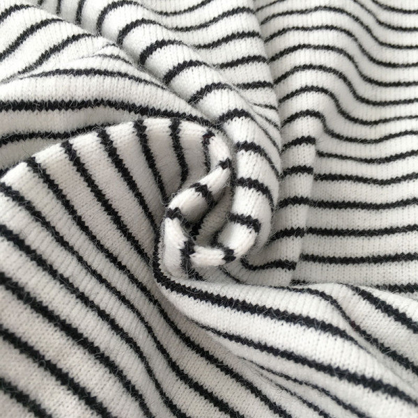 Csíkos női blúz három színben, ovális nyakkivágással