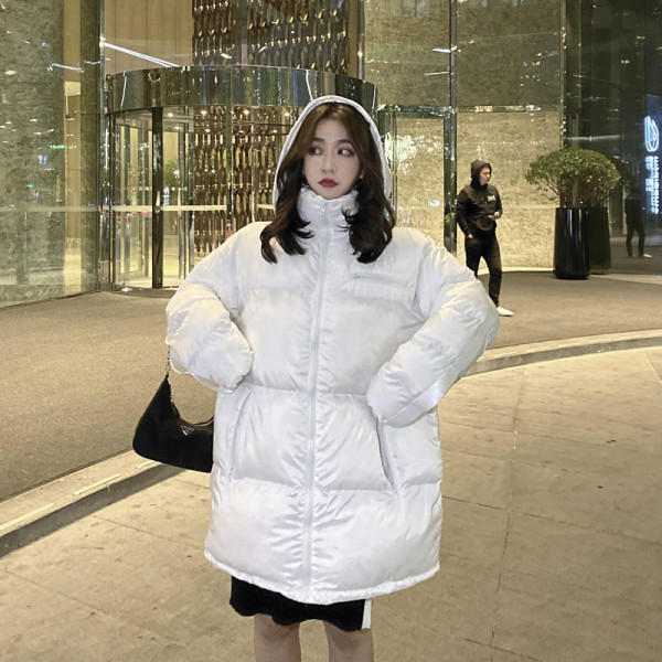 Μακρύ και φαρδύ χειμωνιάτικο μπουφάν με κουκούλα σε λευκό και μαύρο χρώμα