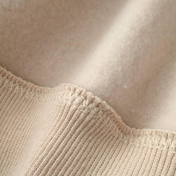 Női napi pulóver két színben, rátéttel és kapucnival