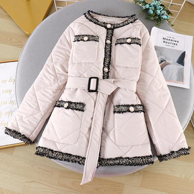 Női alkalmi kabát gombokkal és övvel bézs és fekete színben