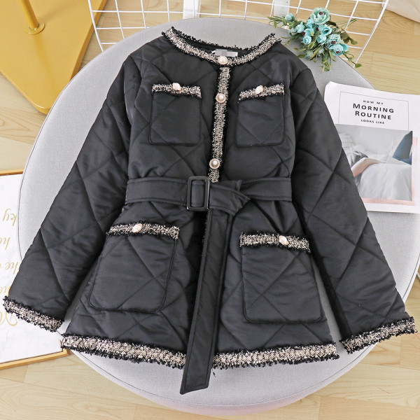 Női alkalmi kabát gombokkal és övvel bézs és fekete színben