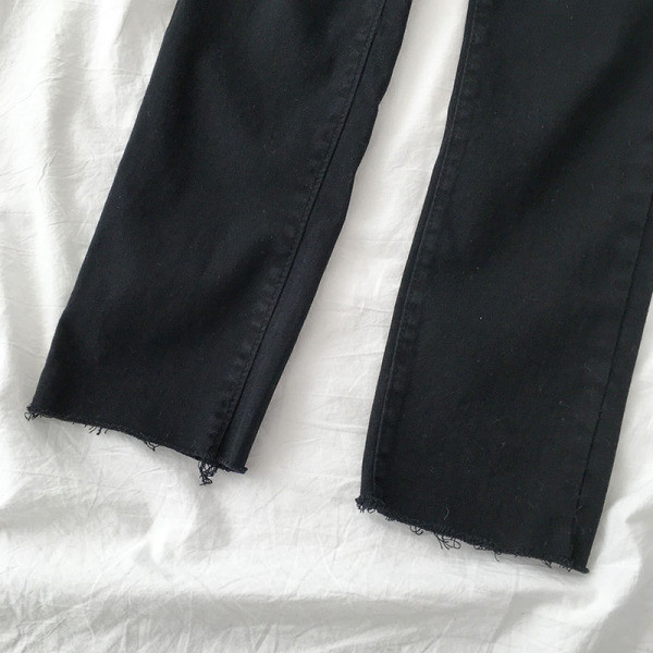 Modern női farmer fekete színben, magas derékkal és zsebekkel