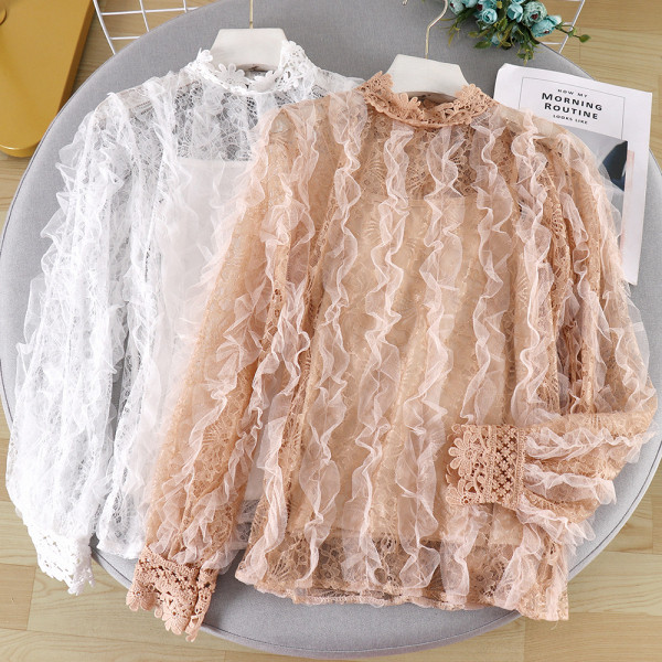 Bluză de damă modernă cu guler înalt și tul în alb, bej și negru