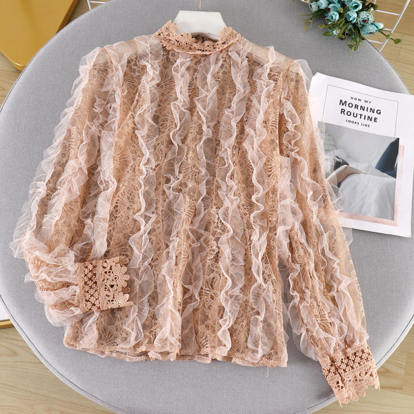 Bluză de damă modernă cu guler înalt și tul în alb, bej și negru