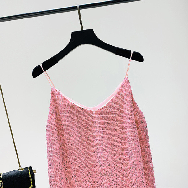 Rövid, modern felső, rózsaszín flitterekkel, vékony pántokkal