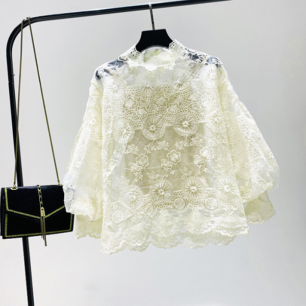 Női széles fehér és bézs blúz csipkével