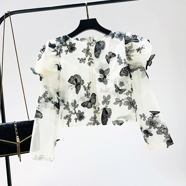 Rövid női tüll blúz fehér és fekete színben, 3D elemmel