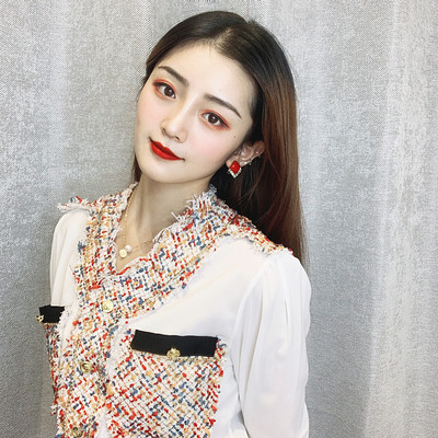 Cămașă de damă cu nasturi în alb și negru