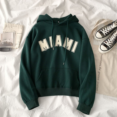 Hétköznapi női pulóver felirattal és kapucnival két színben